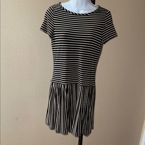 Nine West Black and Cream Striped Short Sleeve Pleated Mini Dress Women’s Size 4